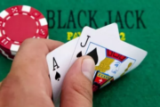 Blackjack là gì? Blackjack là game bài đổi thưởng cực kỳ phổ biến trong các sòng bạc Casino