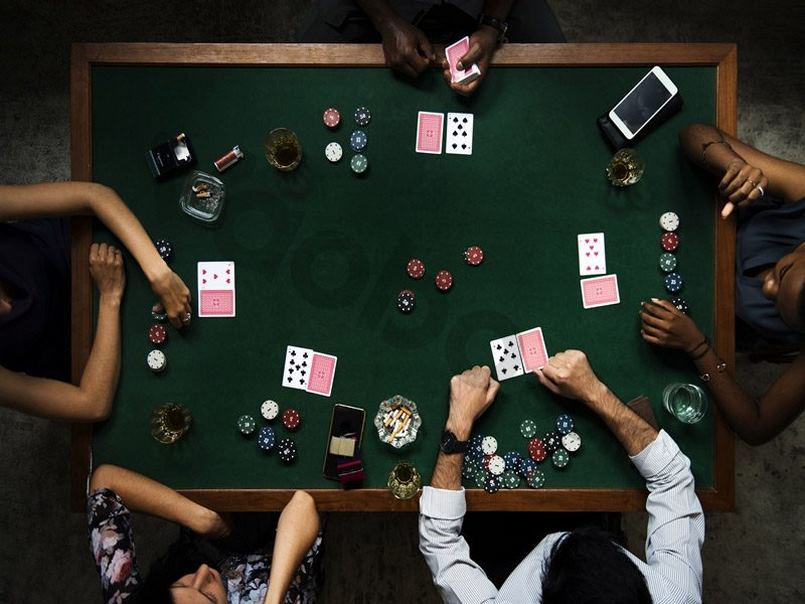 Bluff trong Poker là một cách đe dọa đối thủ để giành lợi thế về cho mình