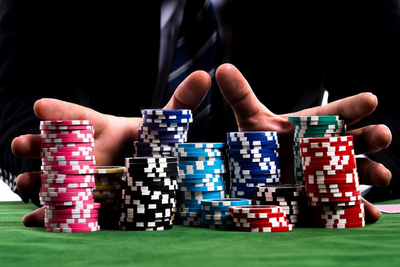 Lợi ích của bluff trong Poker là gì?